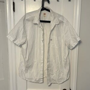 Levi’s short sleeve button up ￼
